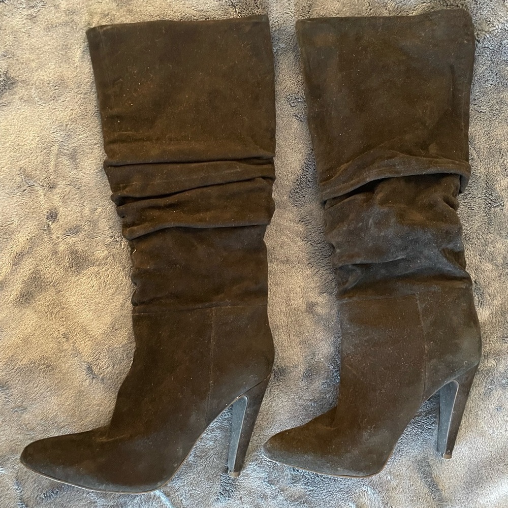 Knee-high suede women high heel boots size 8.5M